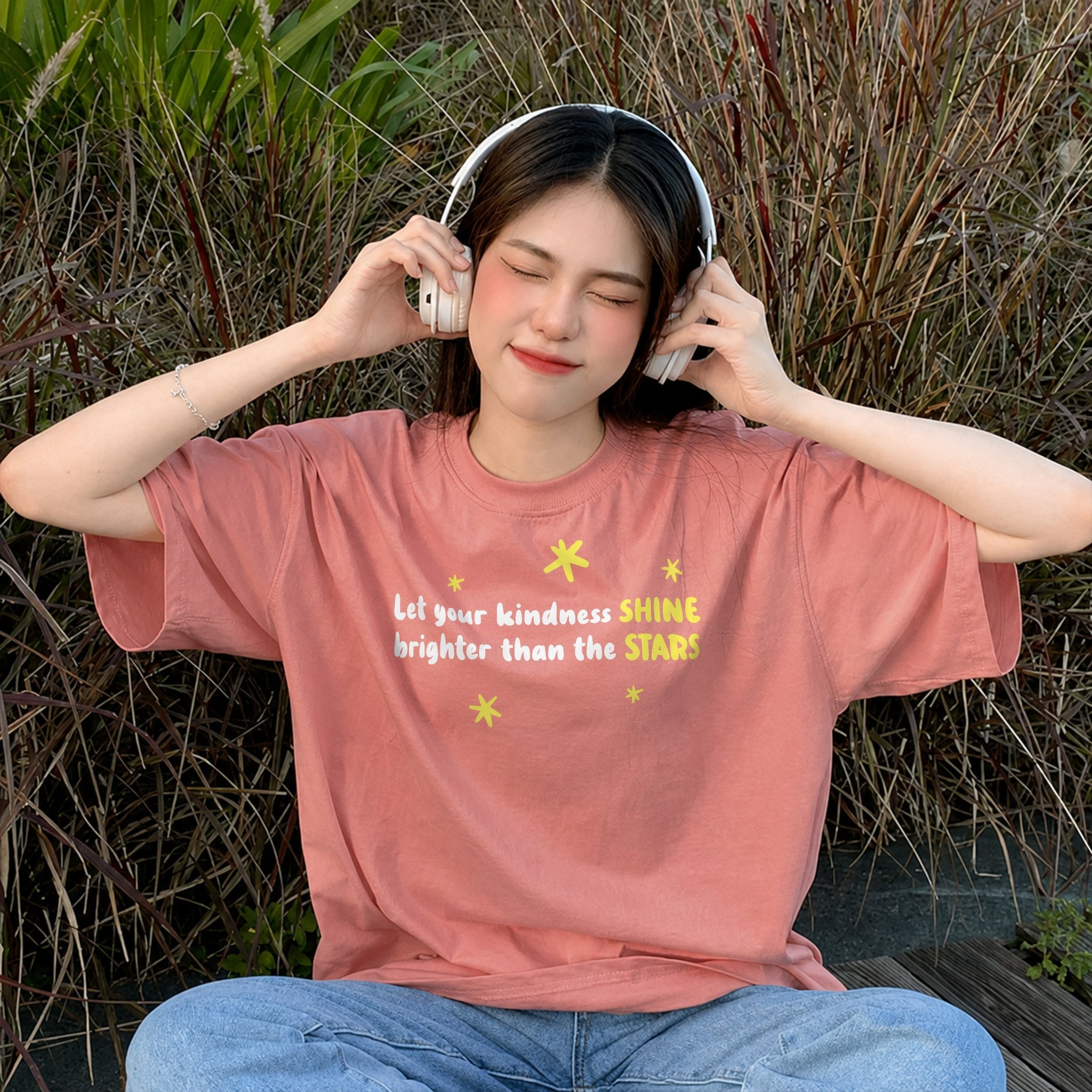 Let Your Kindness Shine Tee - Coral front